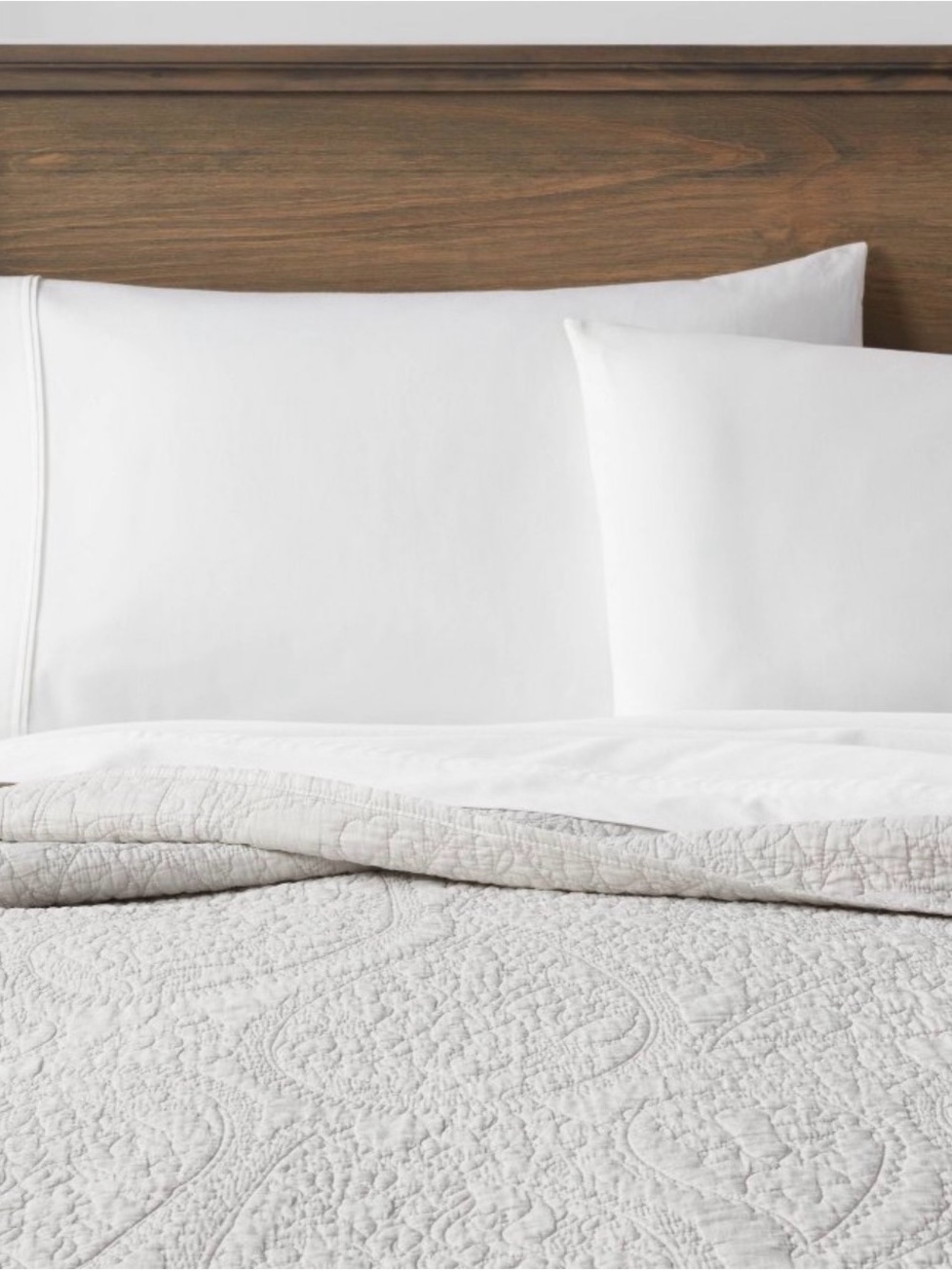 Threshold White Quilted Bedspread with Pillow Shams
